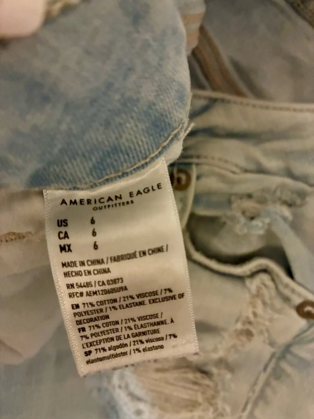 AMERICAN EAGLE Distressed Women's Denim Shorts in light blue 🌸